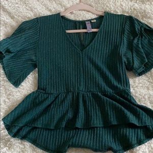 dark green crop top With flowy sleeves and bottom